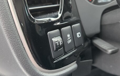 Mitsubishi Outlander III рестайлинг 3, 2018 год, 2 100 000 рублей, 27 фотография