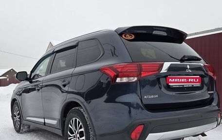 Mitsubishi Outlander III рестайлинг 3, 2018 год, 2 100 000 рублей, 29 фотография