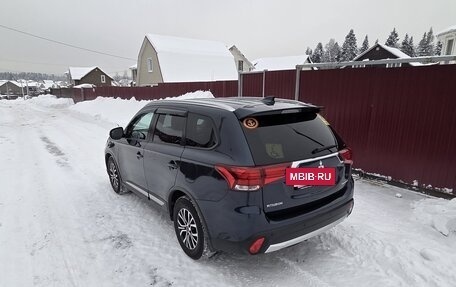 Mitsubishi Outlander III рестайлинг 3, 2018 год, 2 100 000 рублей, 32 фотография