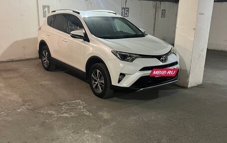 Toyota RAV4, 2016 год, 2 450 000 рублей, 4 фотография