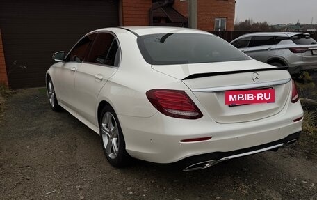 Mercedes-Benz E-Класс, 2017 год, 3 100 000 рублей, 4 фотография