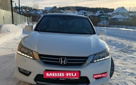 Honda Accord IX рестайлинг, 2013 год, 1 235 000 рублей, 3 фотография
