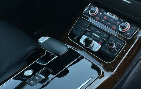 Audi A8, 2013 год, 1 990 000 рублей, 11 фотография