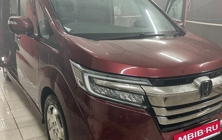 Honda Stepwgn IV, 2018 год, 2 000 000 рублей, 2 фотография