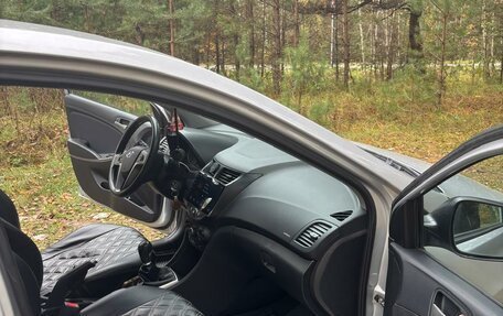 Hyundai Solaris II рестайлинг, 2015 год, 820 000 рублей, 3 фотография