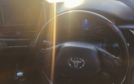 Toyota C-HR I рестайлинг, 2017 год, 2 160 000 рублей, 13 фотография