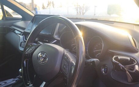 Toyota C-HR I рестайлинг, 2017 год, 2 160 000 рублей, 12 фотография