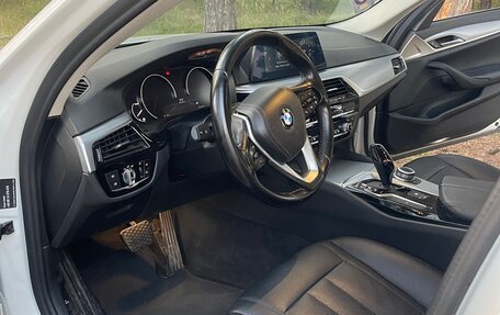 BMW 5 серия, 2019 год, 2 950 000 рублей, 15 фотография