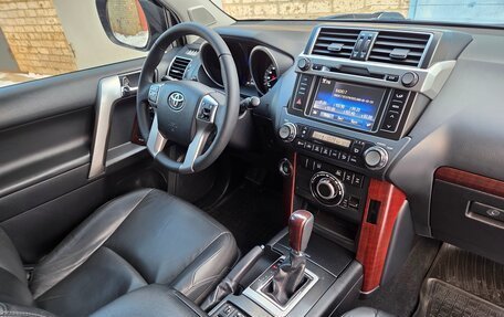 Toyota Land Cruiser Prado 150 рестайлинг 2, 2015 год, 3 950 000 рублей, 13 фотография