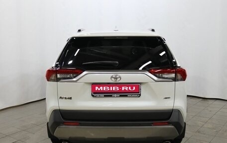 Toyota RAV4, 2021 год, 3 750 000 рублей, 5 фотография