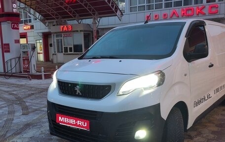 Peugeot Expert, 2018 год, 1 950 000 рублей, 15 фотография