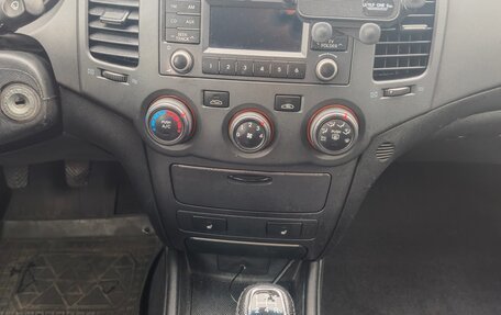 KIA Magentis II рестайлинг, 2010 год, 660 000 рублей, 15 фотография