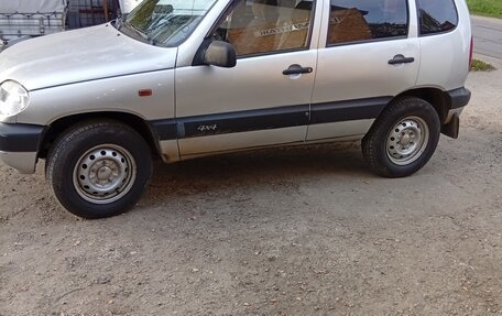 Chevrolet Niva I рестайлинг, 2003 год, 300 000 рублей, 2 фотография