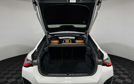 BMW i4, 2022 год, 5 500 000 рублей, 9 фотография