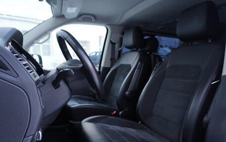 Volkswagen Multivan T6 рестайлинг, 2015 год, 4 250 000 рублей, 6 фотография