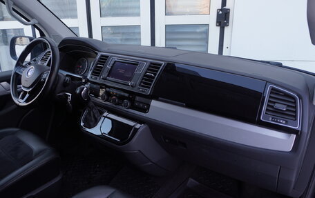 Volkswagen Multivan T6 рестайлинг, 2015 год, 4 250 000 рублей, 15 фотография