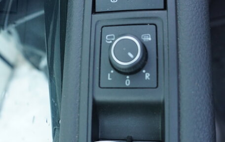 Volkswagen Multivan T6 рестайлинг, 2015 год, 4 250 000 рублей, 20 фотография