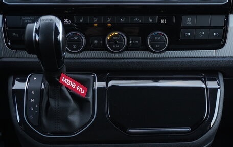 Volkswagen Multivan T6 рестайлинг, 2015 год, 4 250 000 рублей, 21 фотография