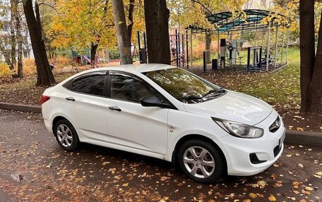 Hyundai Solaris II рестайлинг, 2013 год, 700 000 рублей, 1 фотография