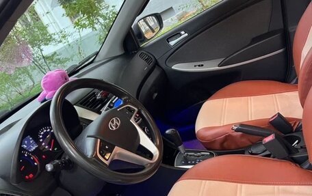 Hyundai Solaris II рестайлинг, 2013 год, 700 000 рублей, 3 фотография