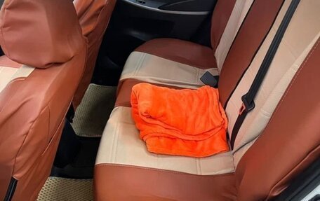 Hyundai Solaris II рестайлинг, 2013 год, 700 000 рублей, 2 фотография