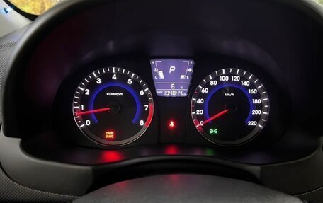 Hyundai Solaris II рестайлинг, 2013 год, 700 000 рублей, 8 фотография