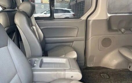 Hyundai Grand Starex Grand Starex I рестайлинг 2, 2009 год, 1 200 000 рублей, 2 фотография