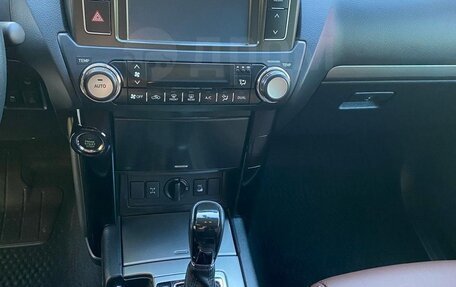 Toyota Land Cruiser Prado 150 рестайлинг 2, 2015 год, 3 850 000 рублей, 9 фотография