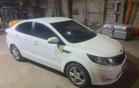 KIA Rio III рестайлинг, 2013 год, 960 000 рублей, 2 фотография