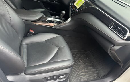 Toyota Camry, 2021 год, 3 170 000 рублей, 10 фотография