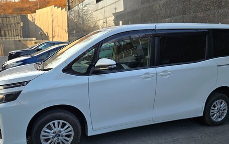 Toyota Voxy III, 2016 год, 2 100 000 рублей, 2 фотография