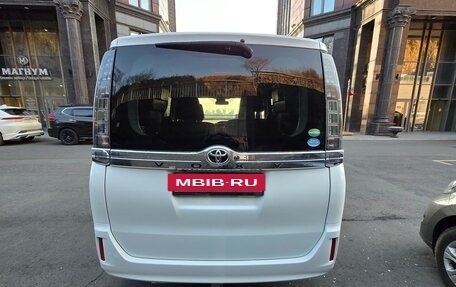 Toyota Voxy III, 2016 год, 2 100 000 рублей, 3 фотография