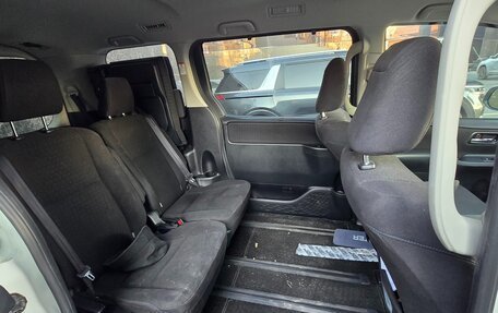 Toyota Voxy III, 2016 год, 2 100 000 рублей, 5 фотография