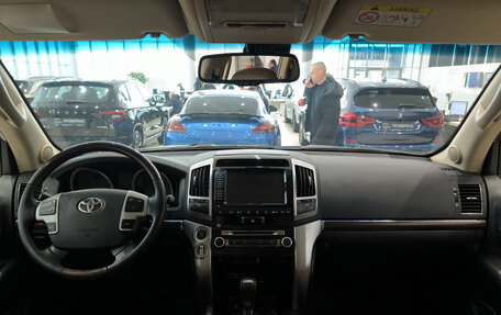 Toyota Land Cruiser 200, 2015 год, 3 990 000 рублей, 17 фотография