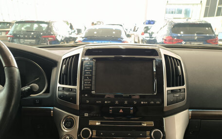 Toyota Land Cruiser 200, 2015 год, 3 990 000 рублей, 18 фотография