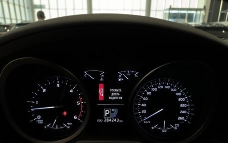 Toyota Land Cruiser 200, 2015 год, 3 990 000 рублей, 16 фотография