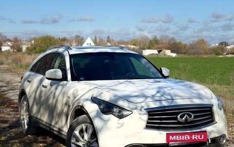 Infiniti QX70, 2016 год, 2 400 000 рублей, 3 фотография