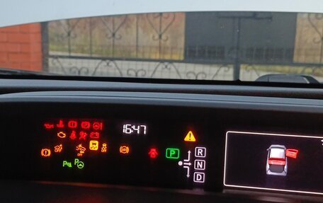 Toyota Prius IV XW50, 2017 год, 1 650 000 рублей, 6 фотография