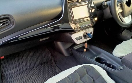 Toyota Prius IV XW50, 2017 год, 1 650 000 рублей, 4 фотография