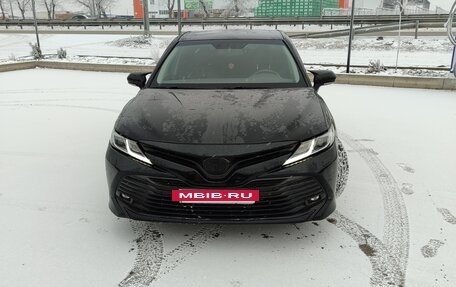 Toyota Camry, 2021 год, 2 900 000 рублей, 3 фотография