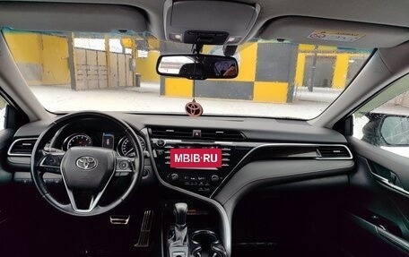 Toyota Camry, 2021 год, 2 900 000 рублей, 6 фотография