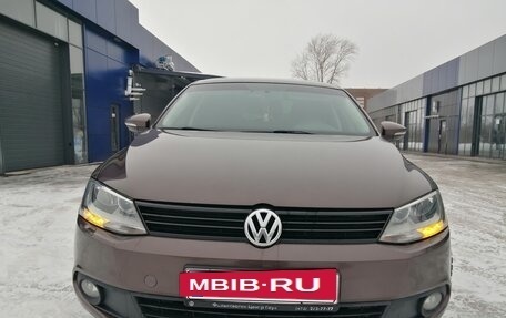 Volkswagen Jetta VI, 2014 год, 1 050 000 рублей, 2 фотография