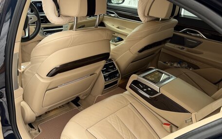 BMW 7 серия, 2016 год, 2 700 000 рублей, 13 фотография