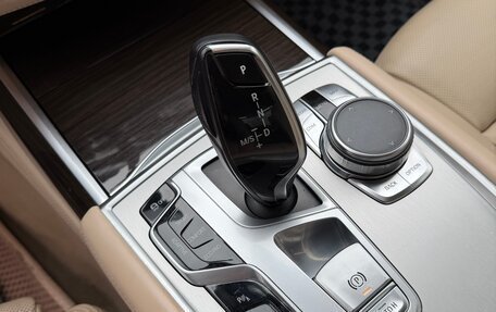 BMW 7 серия, 2016 год, 2 700 000 рублей, 19 фотография