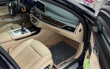 BMW 7 серия, 2016 год, 2 700 000 рублей, 28 фотография