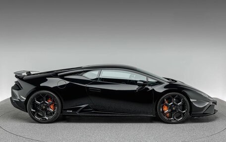 Lamborghini Huracán, 2023 год, 37 000 000 рублей, 8 фотография