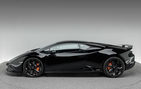 Lamborghini Huracán, 2023 год, 37 000 000 рублей, 4 фотография