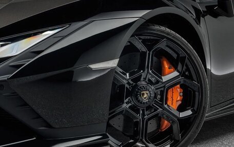 Lamborghini Huracán, 2023 год, 37 000 000 рублей, 10 фотография