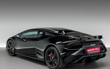 Lamborghini Huracán, 2023 год, 37 000 000 рублей, 5 фотография