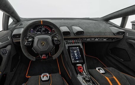 Lamborghini Huracán, 2023 год, 37 000 000 рублей, 20 фотография